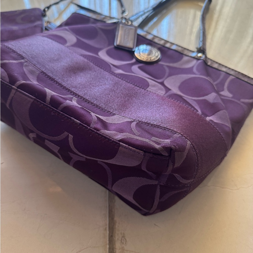 Sold on whatnot!! - Picture 4 of 10